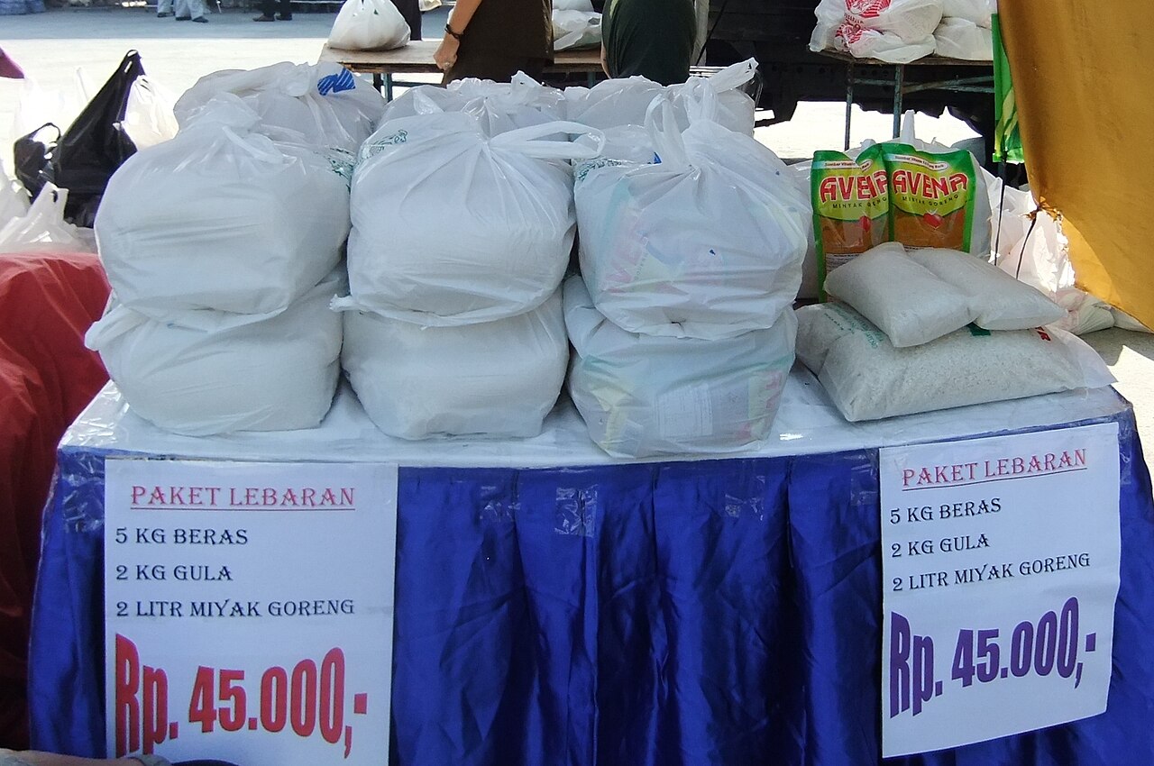 Penyaluran bansos terangun